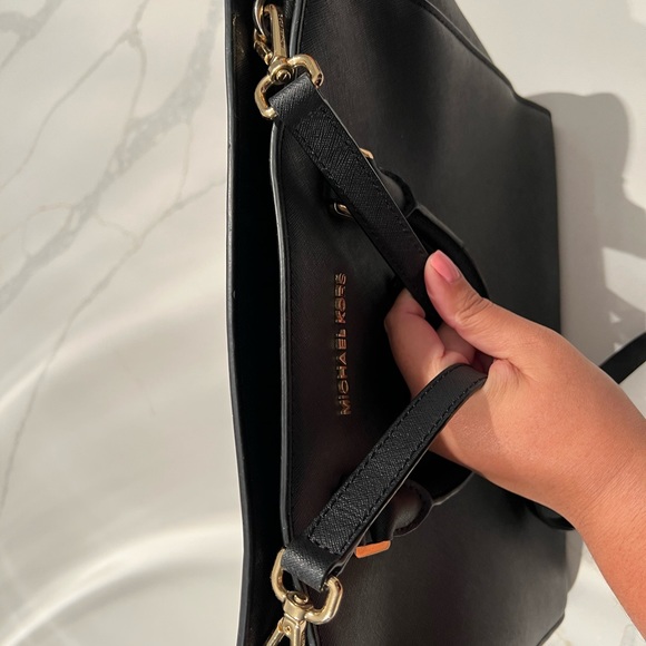 Michael Kors XL Selma Saffiano Leather Satchel Black with Gold-toned Hardware - Picture 7 of 7